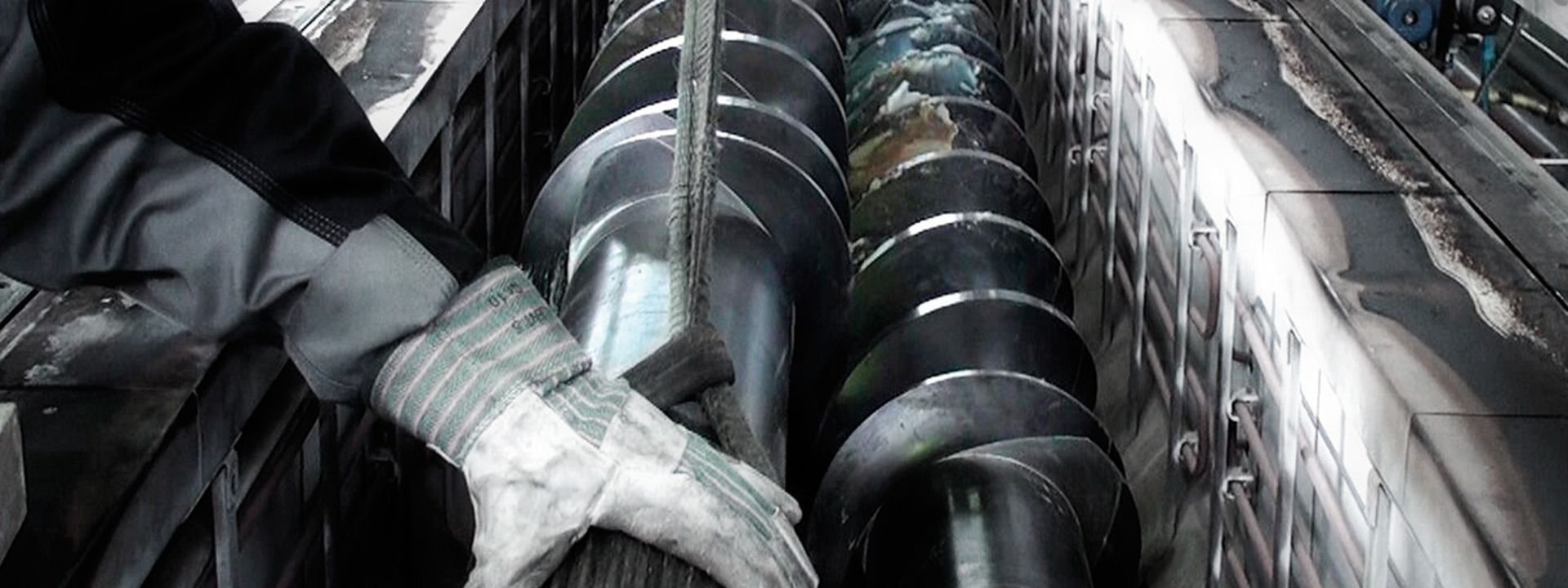 Cleaning extruder screws vacuclean